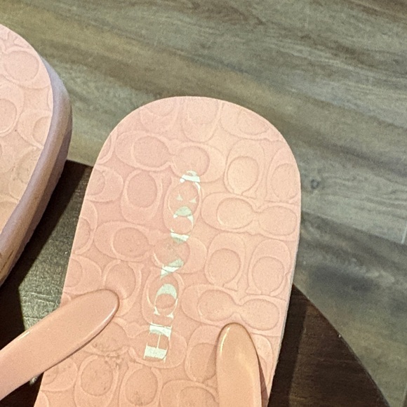 Coach Pink Logo-Pattern Flip Flop Sandals - Picture 4 of 8